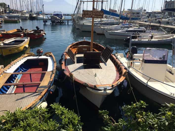 Naples: Half-hour boat tour along the waterfront