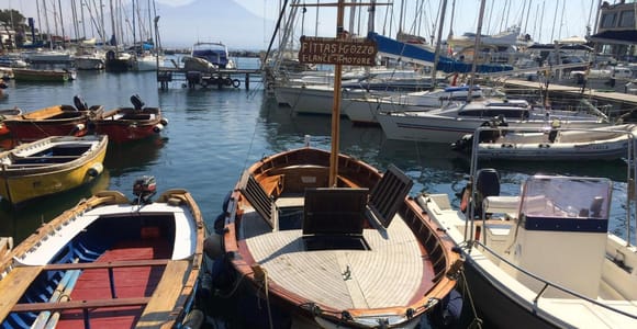 Naples: 30-minute boat tour along the seafront