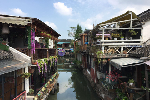 Excursión a la aldea acuática de Zhujiajiao: explora la «Venecia» de China.Plan completo de 7 horas (góndola, jardín, almuerzo, templo y cafetería)