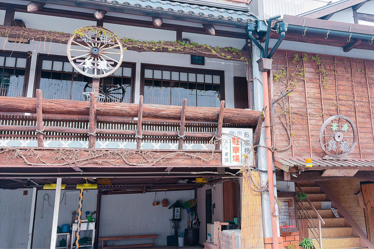 Gujo Hachiman Day Trip: Mountain Castle & Traditional Town The popular Gujyo town tour
