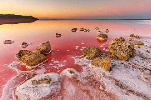Baku: Sumgait, Pink Lake, & Green Bazar Day Trip
