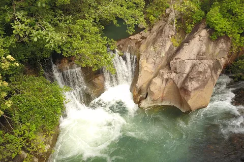 Curubande: Chorreras waterfall guided hike