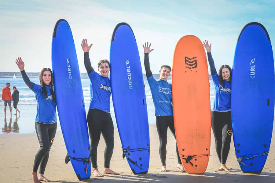 Matosinhos: Surfkurs mit Ausrüstung. Foto: GetYourGuide Matosinhos: Surfkurs mit Ausrüstung. Foto: GetYourGuide