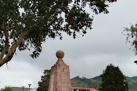From Quito: Pululahua Crater + Calacalí (Carlota Jaramillo)