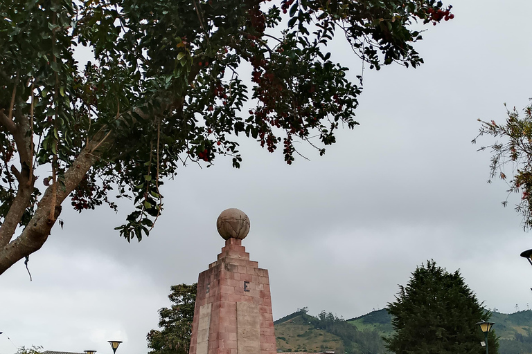 From Quito: Pululahua Crater + Calacalí (Carlota Jaramillo)