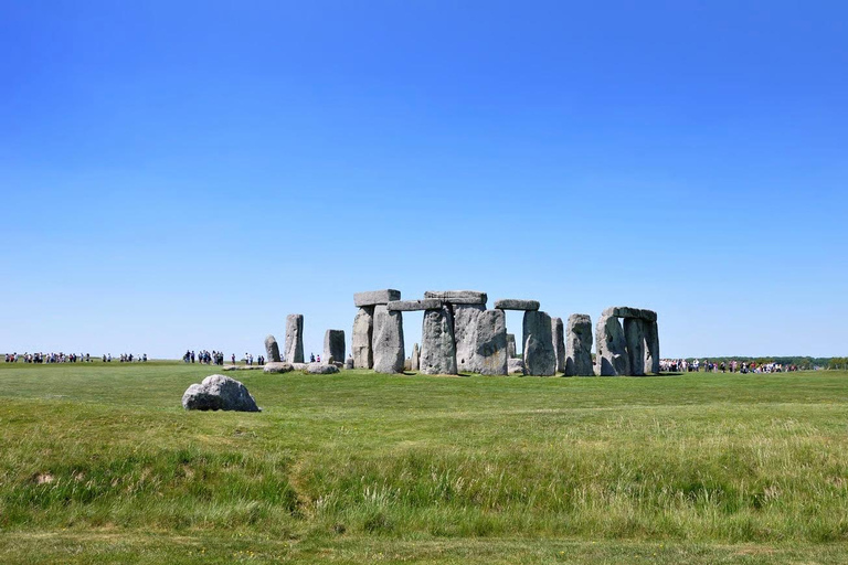 From London: Windsor Castle & Stonehenge Private Day Trip
