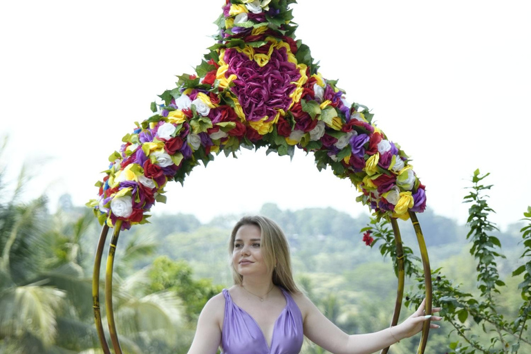 乌布猴林、梯田、秋千、寺庙和瀑布乌布猴林、水稻梯田、秋千、寺庙和瀑布