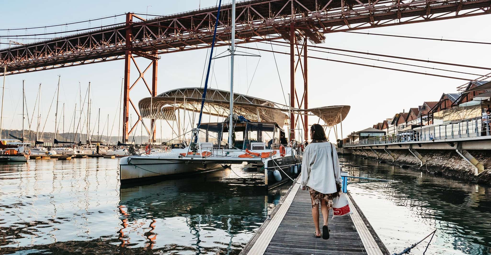 Lisbon: Sunset Catamaran Boat Tour with Music and Drinks