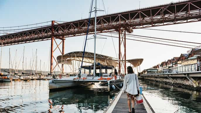 Lisbon: Sunset Catamaran Tour with Music and Drink