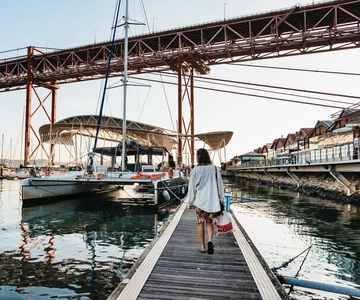 Lisbon: Sunset Catamaran Tour with Music and Drink