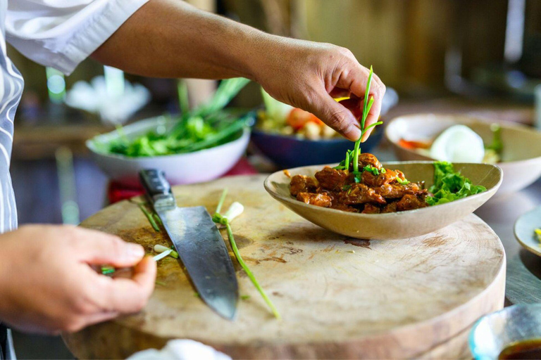 Phnom Penh: Market Tour and Khmer Cooking Class with Lunch