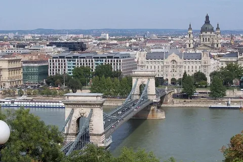Vienna:Private & Customizable Budapest Day Trip with a Local