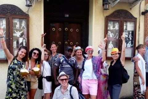 Zanzibar: las Jozani, farmy przypraw i wycieczka po Stone TownZanzibar: Las Jozani, plantacje przypraw i wycieczka po Stone Town