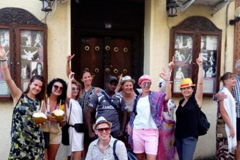 Zanzibar: las Jozani, farmy przypraw i wycieczka po Stone TownZanzibar: Las Jozani, plantacje przypraw i wycieczka po Stone Town