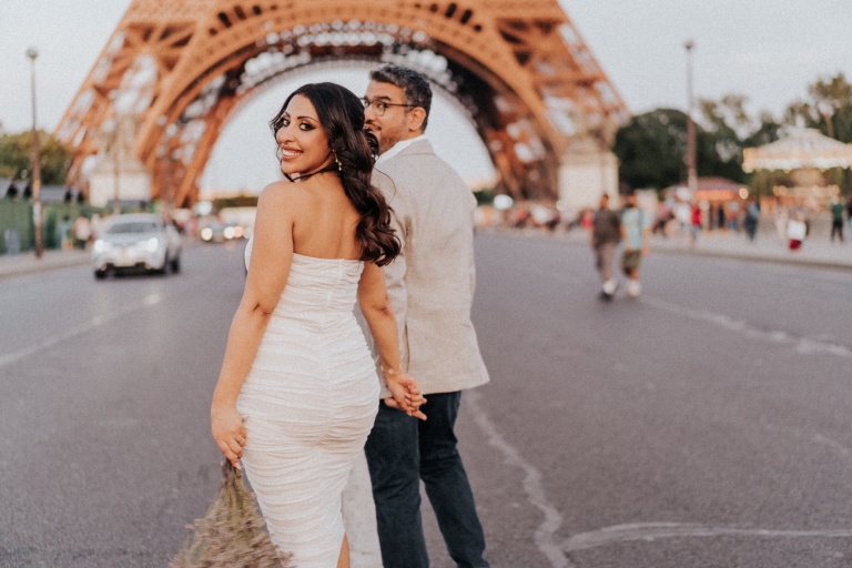 Paris: Photo Shoot with a Private Travel Photographer 1-Hour Shoot: 30 Photos at 1-2 Locations