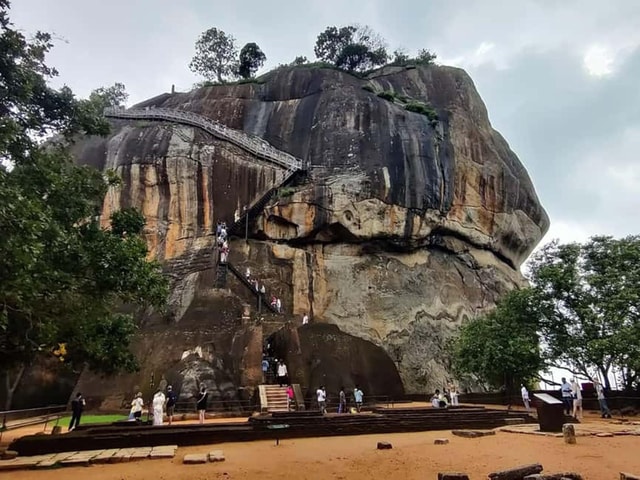 Colombo: Sigiriya Leeuwenrots-wandeltocht en dorpsrondleiding