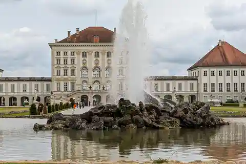 München: Guidet tur på Nymphenburg Slot med en arkitekt
