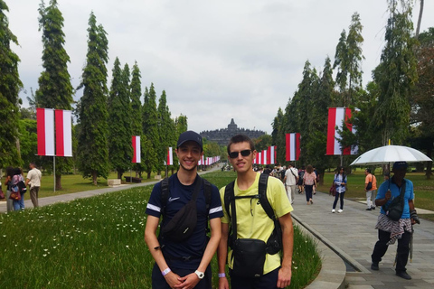 يوجياكارتا: جولة شروق الشمس في بوروبودور لمدة نصف يوم مع النقلجولة بوروبودور لمدة نصف يوم مع النقل 