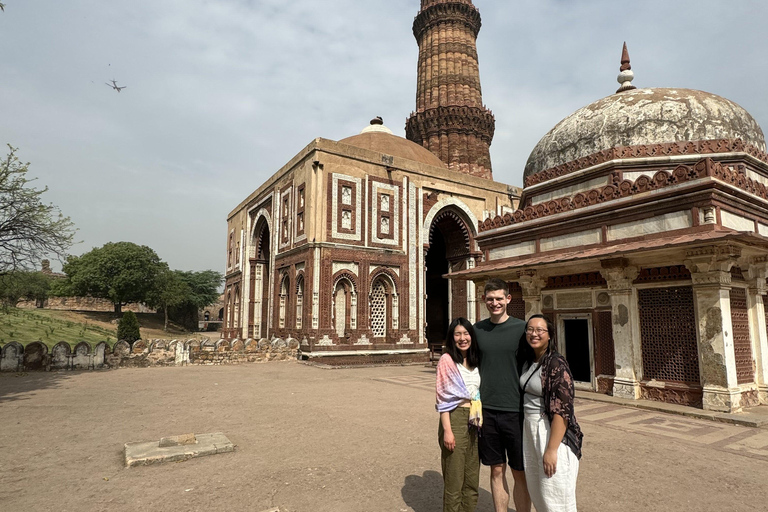 Delhi: Old and New Delhi Private Full or Half-Day Tour Full Day Tour with Guide Only - (Without Car & Driver)