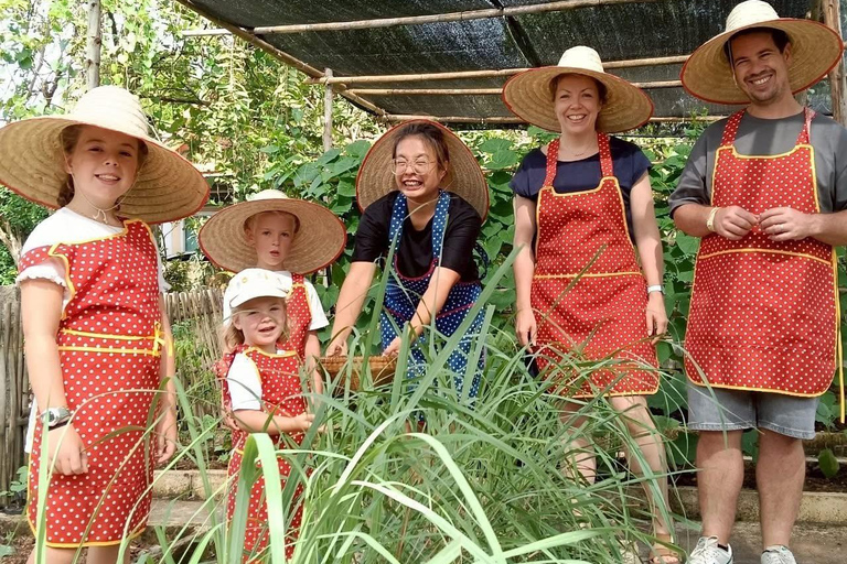 Aonang: Thaise kookles met markt- en moestuintourAonang: Thaise kookles met markt- en keukentuintour