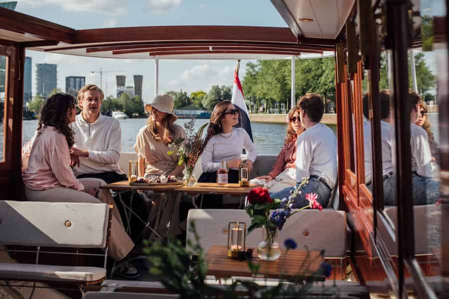 Amsterdam: Luxuskreuzfahrt Unbegrenzte Cocktails & Snacks Option. Foto: GetYourGuide