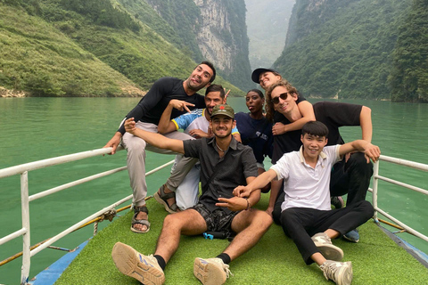 From Hanoi: Ha Giang Loop 3D2N + 2-Way Bus & Free Hostel Ha Giang Loop Tour 3D2N Ride with your Friend
