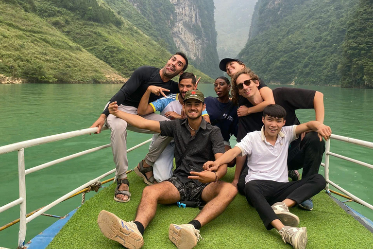 From Hanoi: Ha Giang Loop 3D2N + 2-Way Bus & Free Hostel Ha Giang Loop Tour 3D2N Ride with your Friend