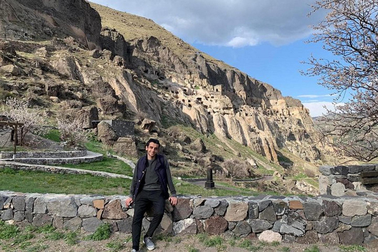 Tbilisi: Vardzia Caves, Rabati Castle and Borjomi Day Trip