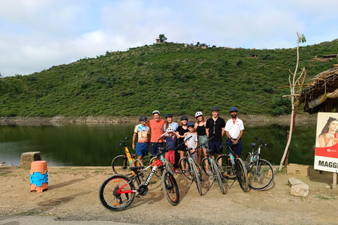 Udaipur nach Ranakpur 60km Radtour mit Besuch eines Jain Tempels