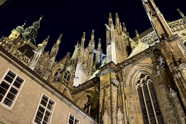 Prague: VIP Prague Castle Night Walk with Panoramic Views VIP Prague Castle Night Walk with Panoramic Views (German)