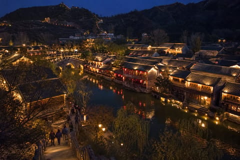 Beijing: Gubei Water Town Day or 2-Day Cruise & Inn Escape