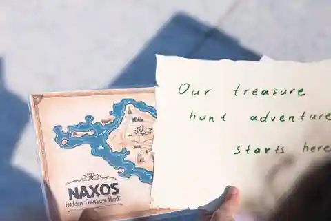 Naxos: Family-Friendly Treasure Hunt in Naxos Town