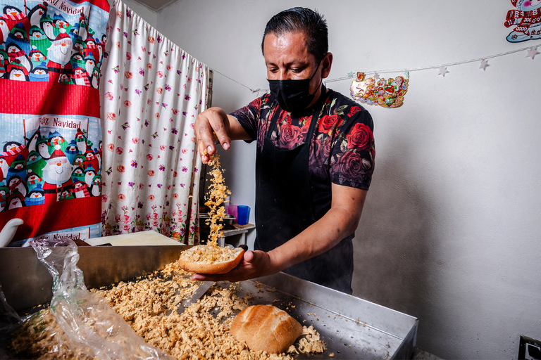 Oaxaca: Evening Street Food Tour with 14+ Tastings