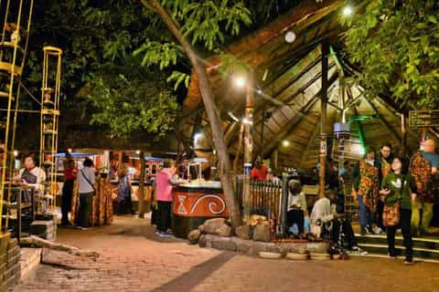 The BEST Victoria Falls Town Dinner shows 2024 - FREE Cancellation |  GetYourGuide