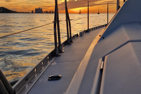 Lisbonne : croisière au coucher du soleil avec boissons