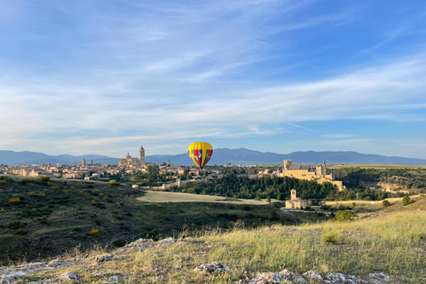 Segovia: Hot-air balloon ride with cava toast
