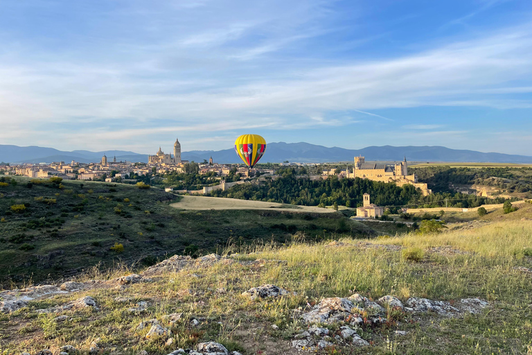 Segovia: Hot-air balloon ride with cava toast