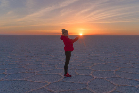 From La Paz: 5-Day Uyuni and Red Lagoon Tour with Bus Ride