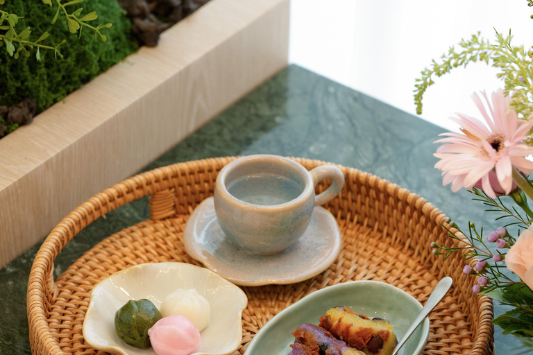 Seoul: Sola Spa Myeongdong Body Scrub, Scalp & Facial Care Healing Combo: Foot Bath, Massage Chair, K-Dessert & Drink