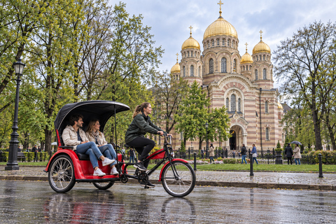 Riga: Private Old Town Highlights by Cycle Rickshaw ride