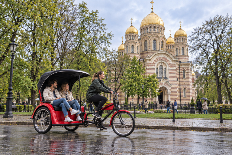 Riga: Private Old Town Highlights by Cycle Rickshaw ride