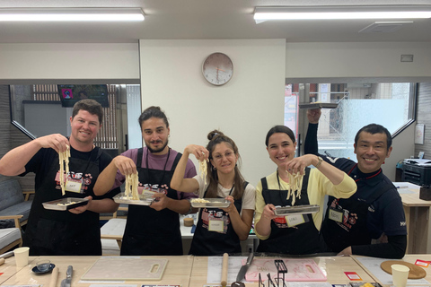 Kyoto: Japanese Udon and Sushi Cooking Class with Tastings