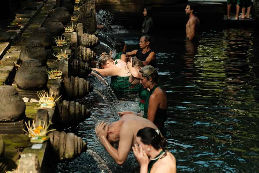 Bali: Tour zum Tirta-Empul-Tempel & heiliges Reinigungsritual. Foto: GetYourGuide