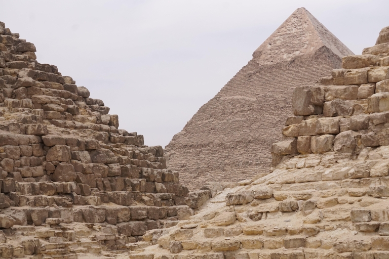 Z portu w Aleksandrii: wycieczka do piramid, cytadeli i bazaruPort w Aleksandrii: piramidy, cytadela i bazar niemiecki