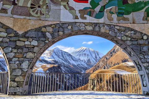Tbilisi: Kazbegi Private Transfer with Scenic Stops