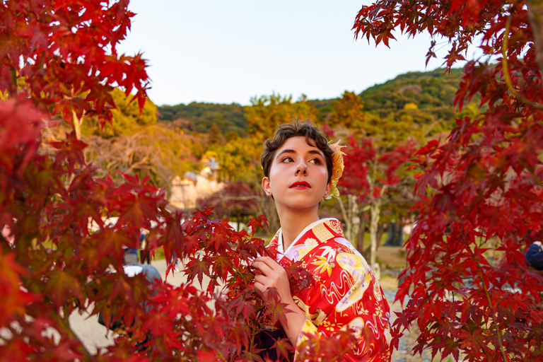Kyoto: Private Kimono Photoshoot for Couples and Solo
