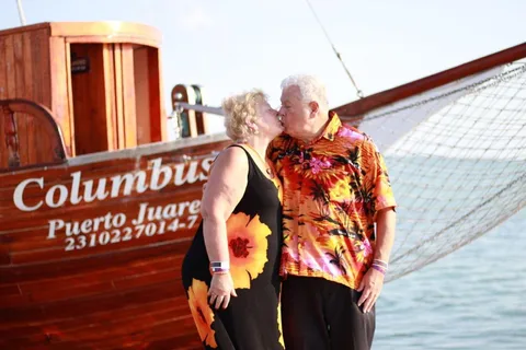Cancun: Romantic night with dinner and open bar on a galleon