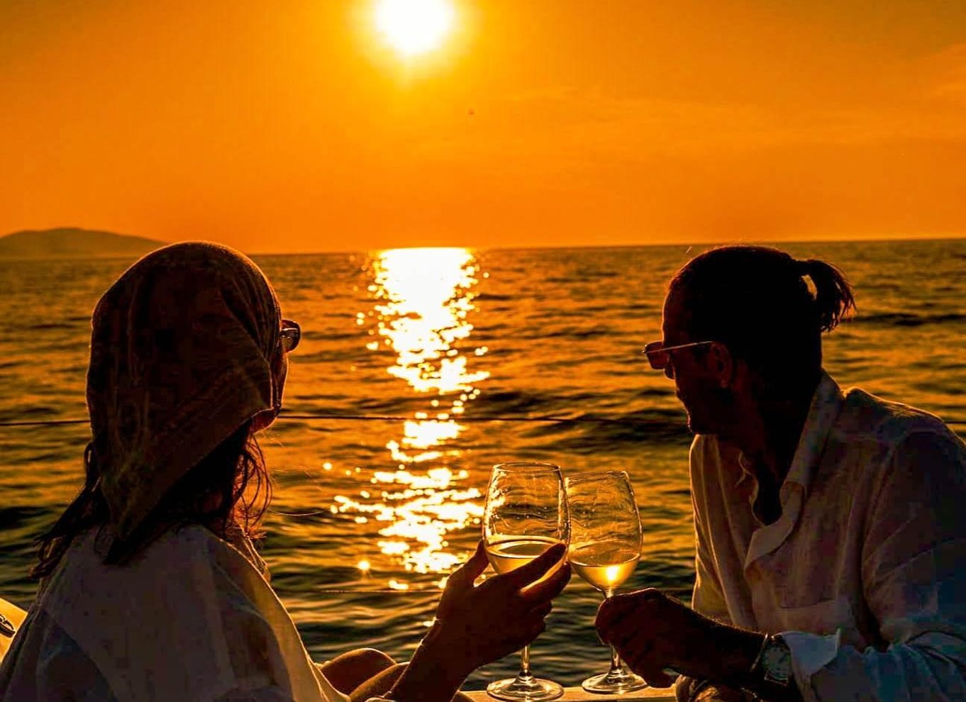 Heraklion: Dia Island Sunset Boat Tour med middag