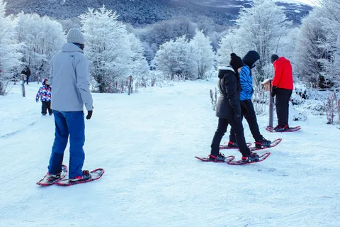 Ushuaia: Moto+Raquetes+Huskies+Esqui+Bóias+Almoço ou Rodízio de Pizza