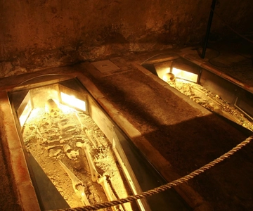 Antigua: Crypts and Convents Mysteries Guided Walking Tour
